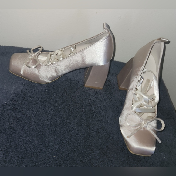 Cider Cream Satin Women's Heels Size 8.5/EU39 - Picture 3 of 8